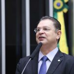 Oposição protocola nova PEC da Anistia em reação a decisão de Moraes de suspender a Dosimetria
