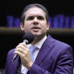 Câmara reage a tarifa de Trump e promete defender empregos brasileiros