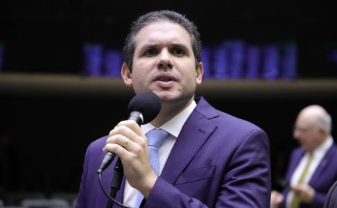 PT antecipa debate sobre apoio a Hugo Motta após articulações de Elmar Nascimento | CNN Brasil