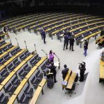 Parlamentares e governo devem conversar ainda hoje sobre alternativas ao aumento do IOF