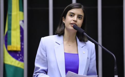 Fim da escala 6x1: Tabata Amaral assina PEC, mas faz ressalvas ao projeto | CNN Brasil