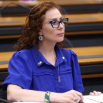 Moraes revoga bloqueio das redes sociais de Carla Zambelli