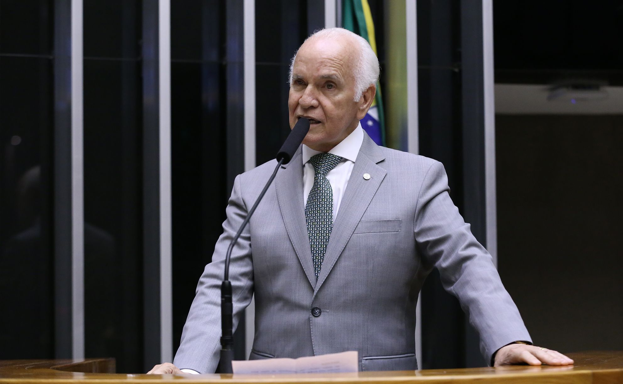 Candidato apoiado por Bolsonaro é eleito presidente da bancada evangélica do Congresso