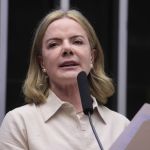 Gleisi defende cassação de Eduardo e afirma que mensagens com Malafaia comprovam 'conspiração'