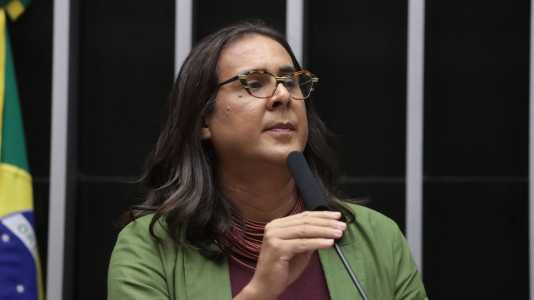 Duda Salabert diz que também foi avisada de que visto virá como “masculino“ | CNN Brasil
