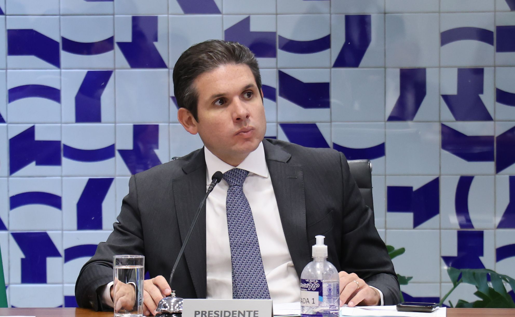 Líderes da Câmara decidem comando de comissões nesta terça (18)