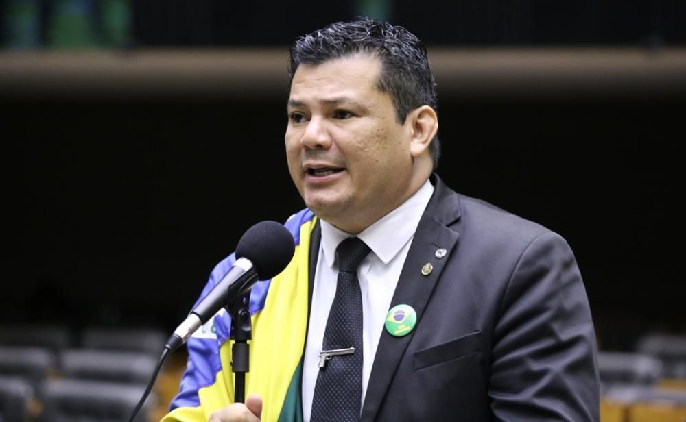 Conselho de Ética da Câmara decide nesta terça se suspende Gilvan da Federal por 6 meses