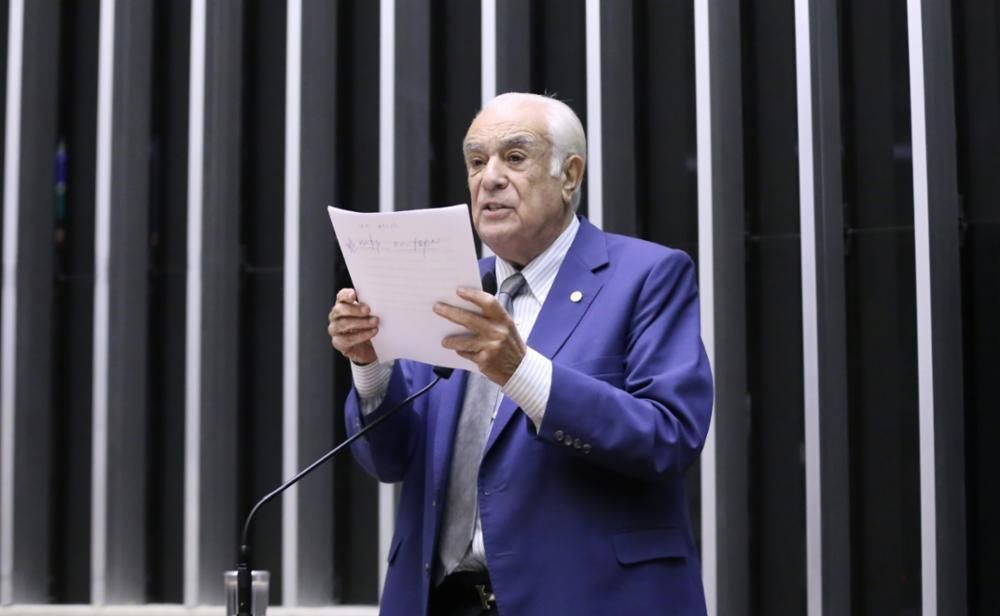 PL expulsa deputado que criticou Trump e saiu em defesa de Moraes