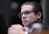 Hugo Motta quer votar PEC que acaba com escala 6x1 ainda neste mês