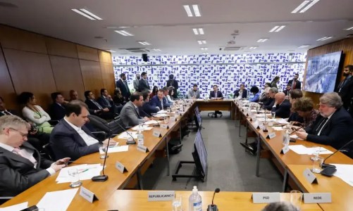Colégio de líderes da Câmara dos Deputados em reunião que definiu a criação do grupo de trabalho que elaborará um projeto de lei (PL) para combater a adultização de crianças e adolescentes nas redes sociais