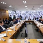 Podcast debate a regulamentação das redes e a segurança de crianças na internet