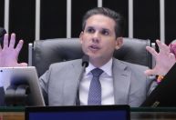 Hugo Motta destaca aprovação de medidas de segurança após votações na Câmara