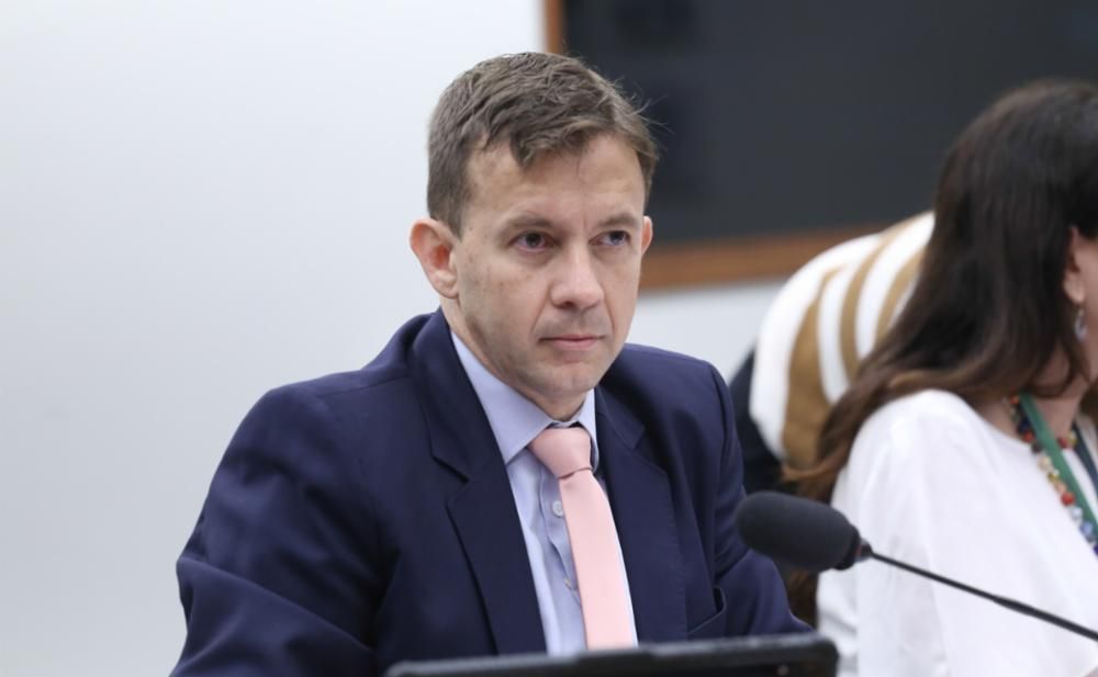 PF mira deputado em operação que investiga desvio de emendas para show no Acre