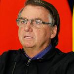 Polícia Federal faz operação de busca e apreensão na casa de Bolsonaro e prende ex-ajudante Mauro Cid