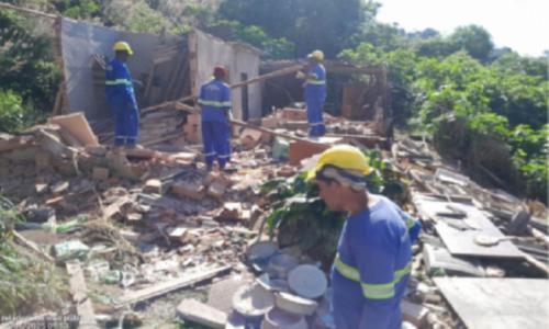 Imóvel em área de risco no Bairro Grajaú foi demolido após recomendação do MPMG