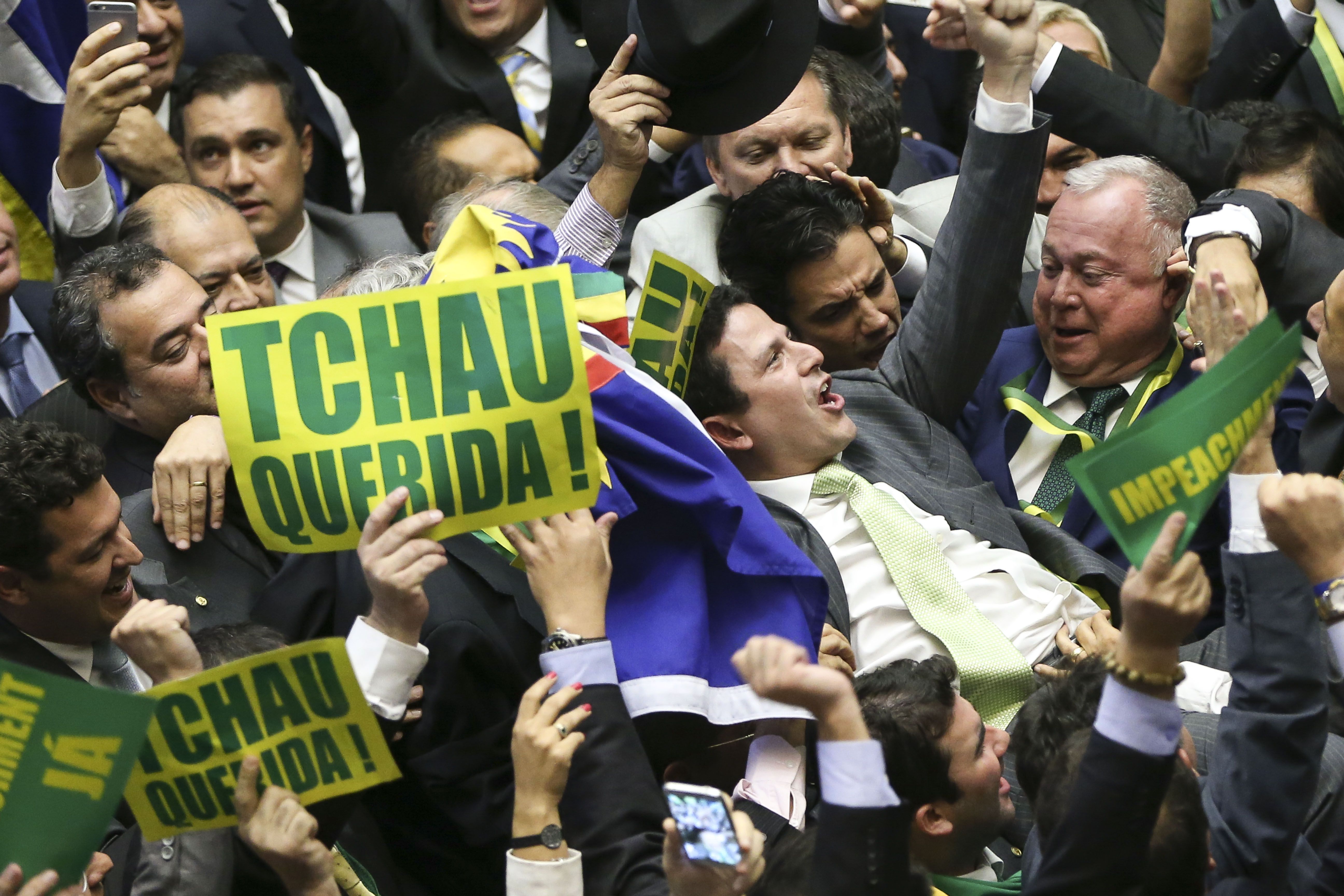 'Roteiro do 2ª turno do golpe de 2016', diz petista sobre PEC do Semipresidencialismo