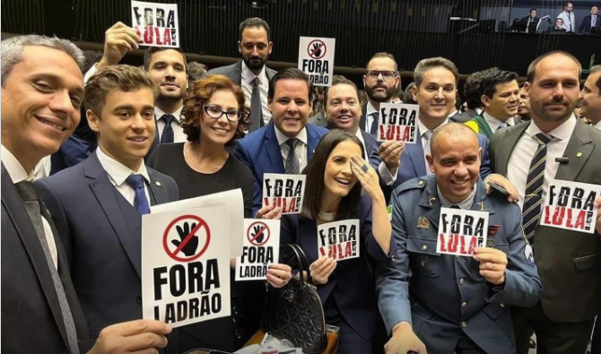 Pedido de impeachment de Lula chega a 100 assinaturas na Câmara