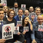 Pedido de impeachment de Lula chega a 100 assinaturas na Câmara