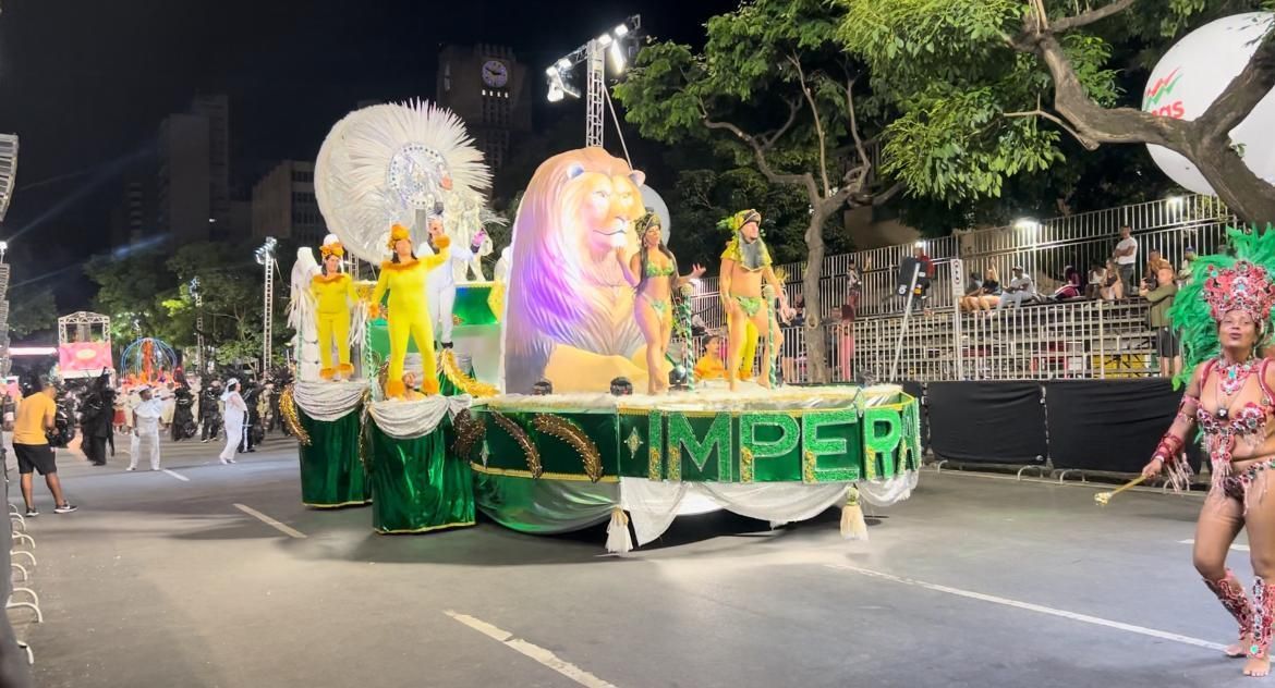 Carnaval de BH: Imperavi de Ouros reverencia a 'Mãe Terra' em desfile na Afonso Pena