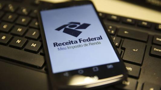 Imposto de Renda 2023: Entenda a diferença entre alimentando e dependente.