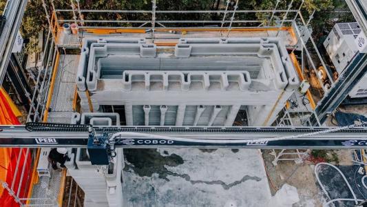 Impressora 3D industrial é usada diretamente no canteiro de obras