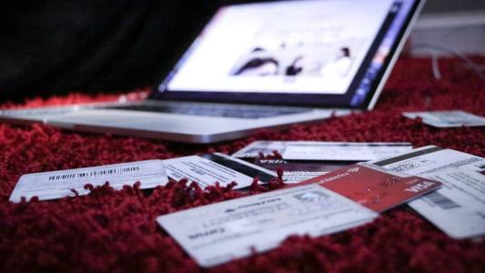 Inadimplência cai pela primeira vez em 2023