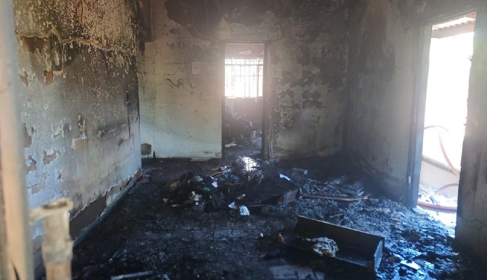 Vídeo: idoso usa lança-chamas para matar aranhas e incendeia a própria casa em MG