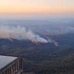 Bombeiros chegam ao 3º dia de combate a queimadas na Serra da Piedade e na Serra do Caraça, em MG