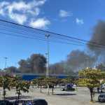 Veja fotos e vídeos do incêndio que atinge galpão de supermercado perto de Shopping em BH