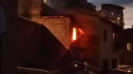 Incêndio atingiu casa no Bairro Padre Faria, em Ouro Preto