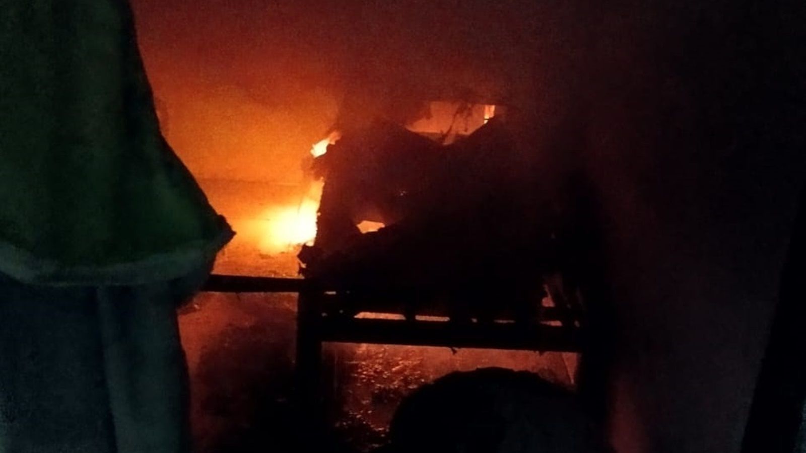 Jovem de 18 anos agride a mãe, incendeia colchão e é preso em flagrante em MG