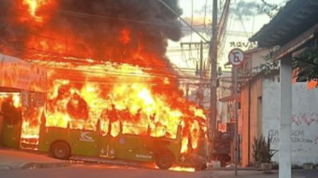 Incêndio foi debelado por volta das 8h15