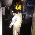 Bombeiros combatem incêndio que destruiu cozinha de casa em Juiz de Fora