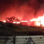 Galpão pega fogo na Pampulha e há risco de explosão; veja imagens