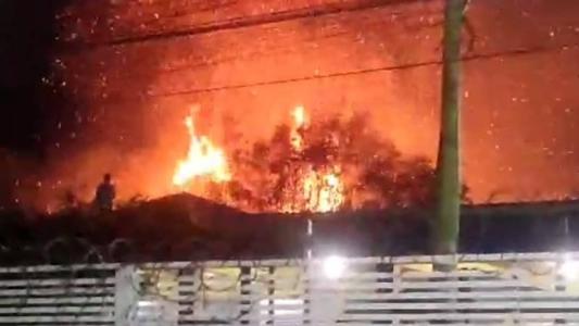 Incêndio de grandes proporções consome lote em Contagem