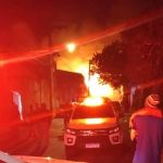 Incêndio de grandes proporções atinge galpão de empresa em BH e assusta moradores