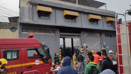 Incêndio destruiu galpão na região da Pampulha