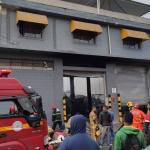Incêndio atinge galpão e destrói vários veículos na Pampulha, em Belo Horizonte