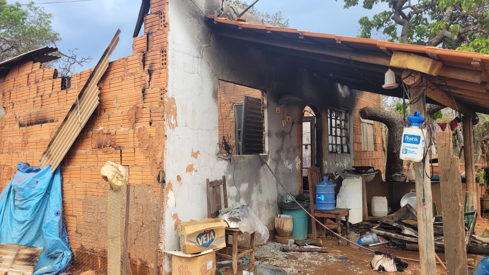 Incêndio destrói residência em Lagoinha, na zona rural de Montes Claros