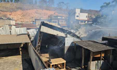 incendio galpao fabrica estofados rodeito - divulgação Corpo de Bombeiros