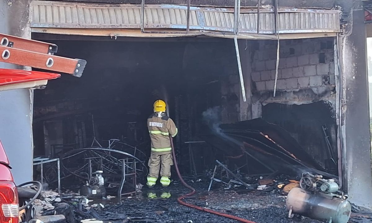 Curto-circuito pode ter causado incêndio em Juiz de Fora