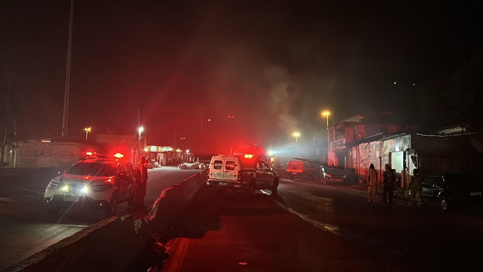 Incêndio em ferro-velho assusta moradores da Vila da Luz, na região Nordeste de BH