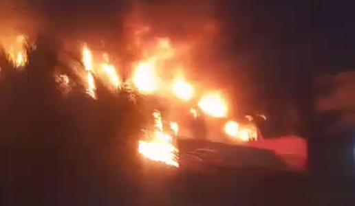 Foto mostra incêndio em residência do bairro Padre Eustáquio, em Belo Horizonte