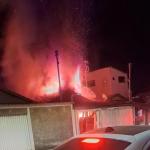 Quatro cachorros morrem carbonizados em cômodo de casa durante incêndio em MG