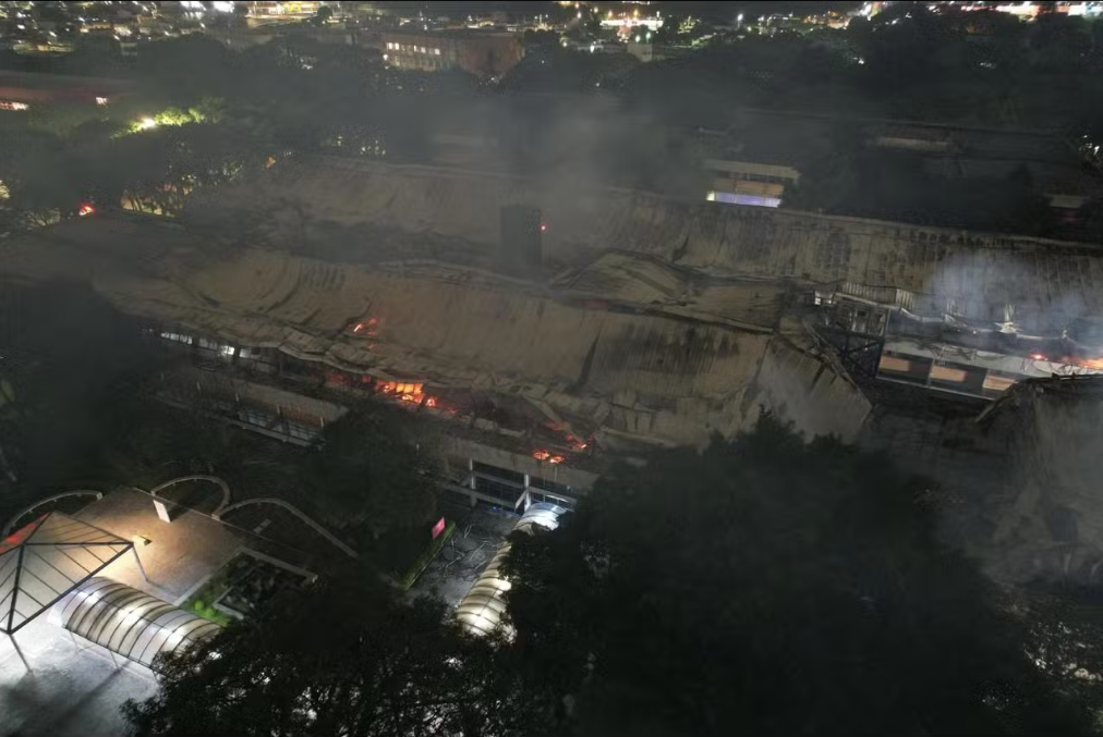 Incêndio na PUC: veja imagens da destruição causada pelo fogo em Curitiba