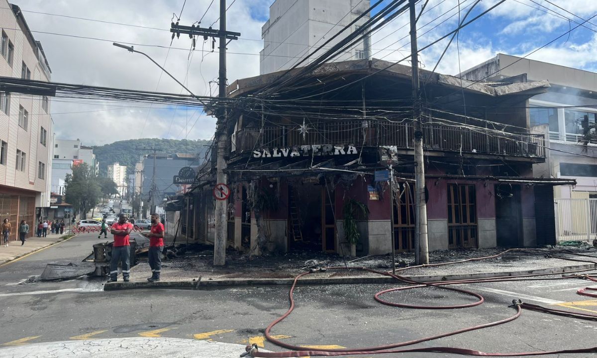 “Foi triste”, diz testemunha de incêndio que atingiu restaurante em JF