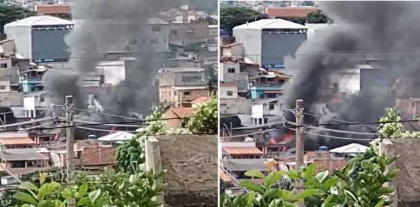 Foto mostra incêndio em imóveis em Santa Luzia, na região metropolitana de Belo Horizonte