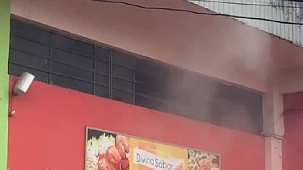 Duas pessoas são socorridas após incêndio em restaurante em BH