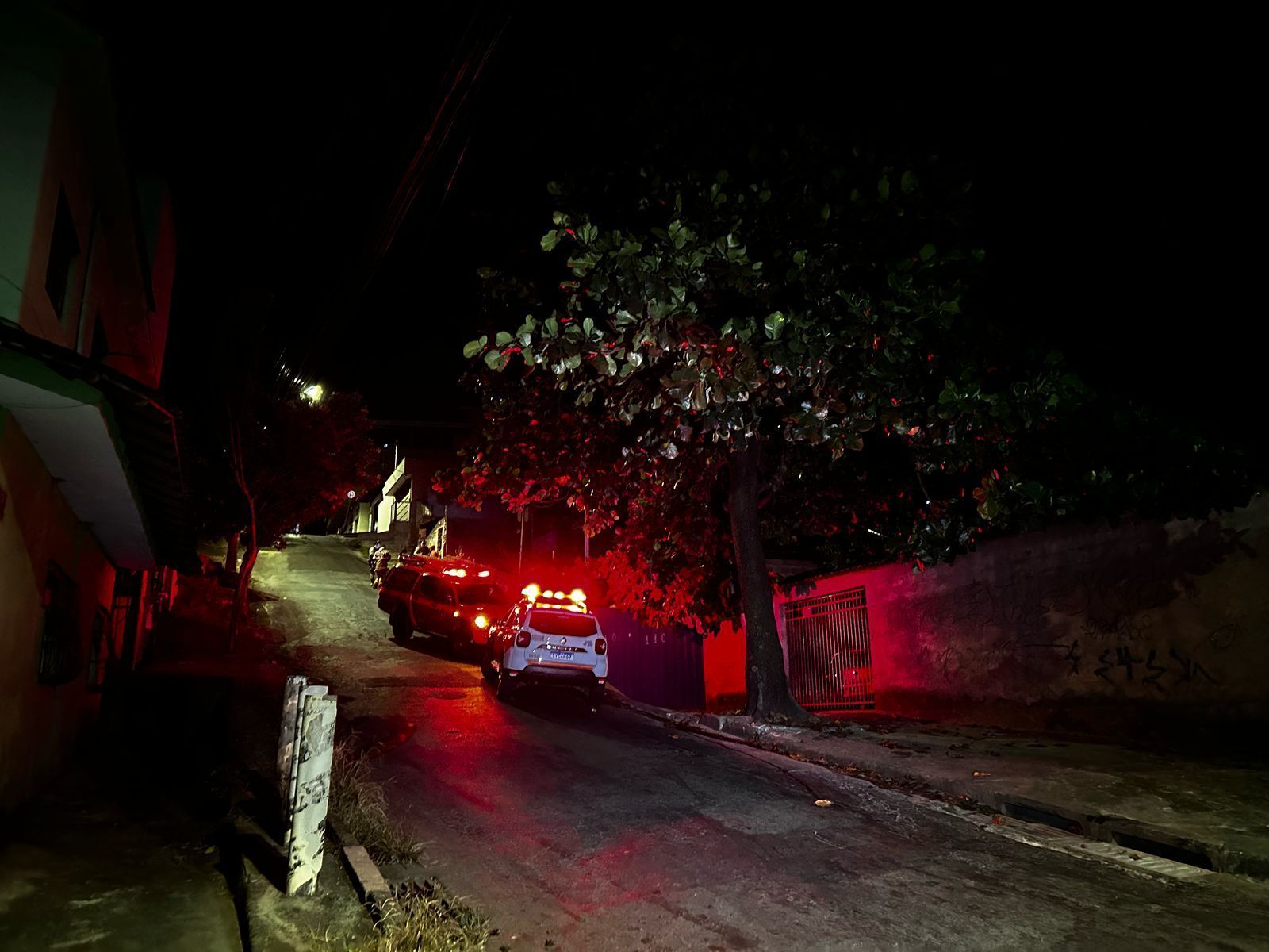 Vídeo: incêndio atinge casa do bairro Nazaré, em BH
