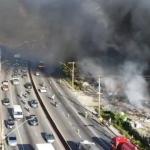 Incêndio atinge galpão na Via Expressa e fumaça tóxica toma conta da Grande BH